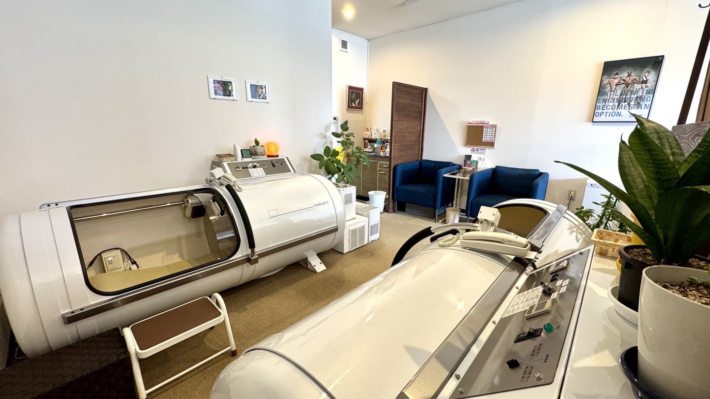 酸素カプセルとサブの待合スペース