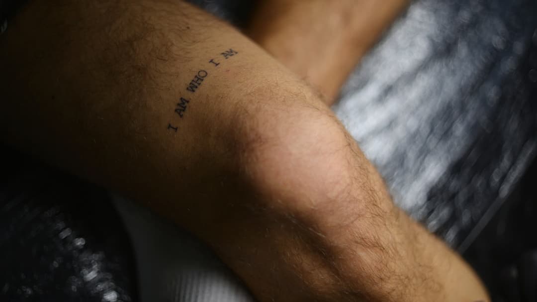 膝を痛めた人の膝